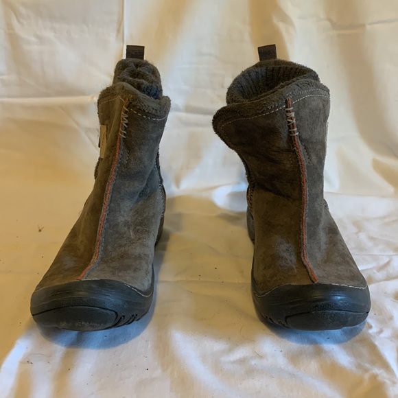 Olive green suede booties - Picture 2 of 4